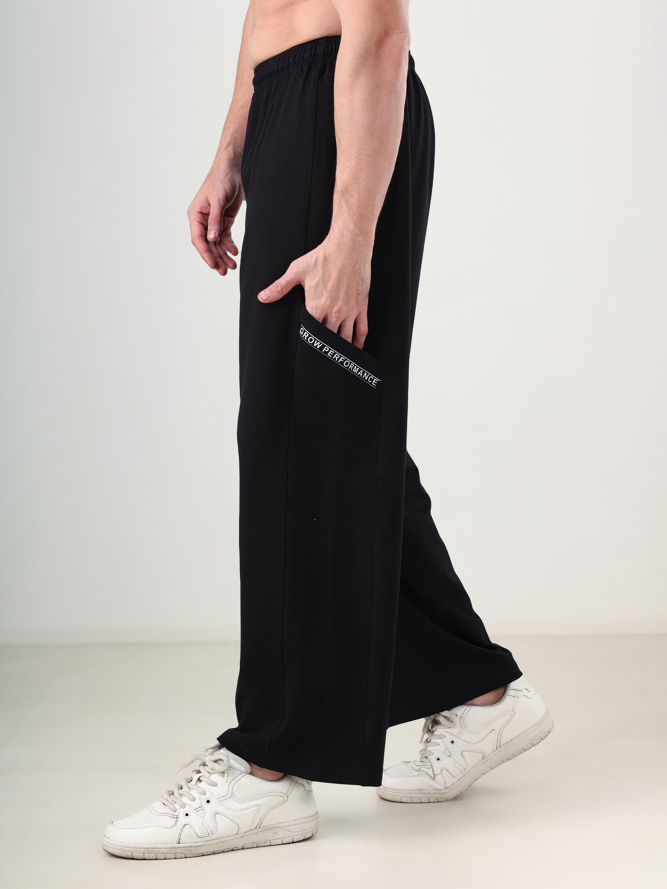 GROW Performance Wide Jogger Black