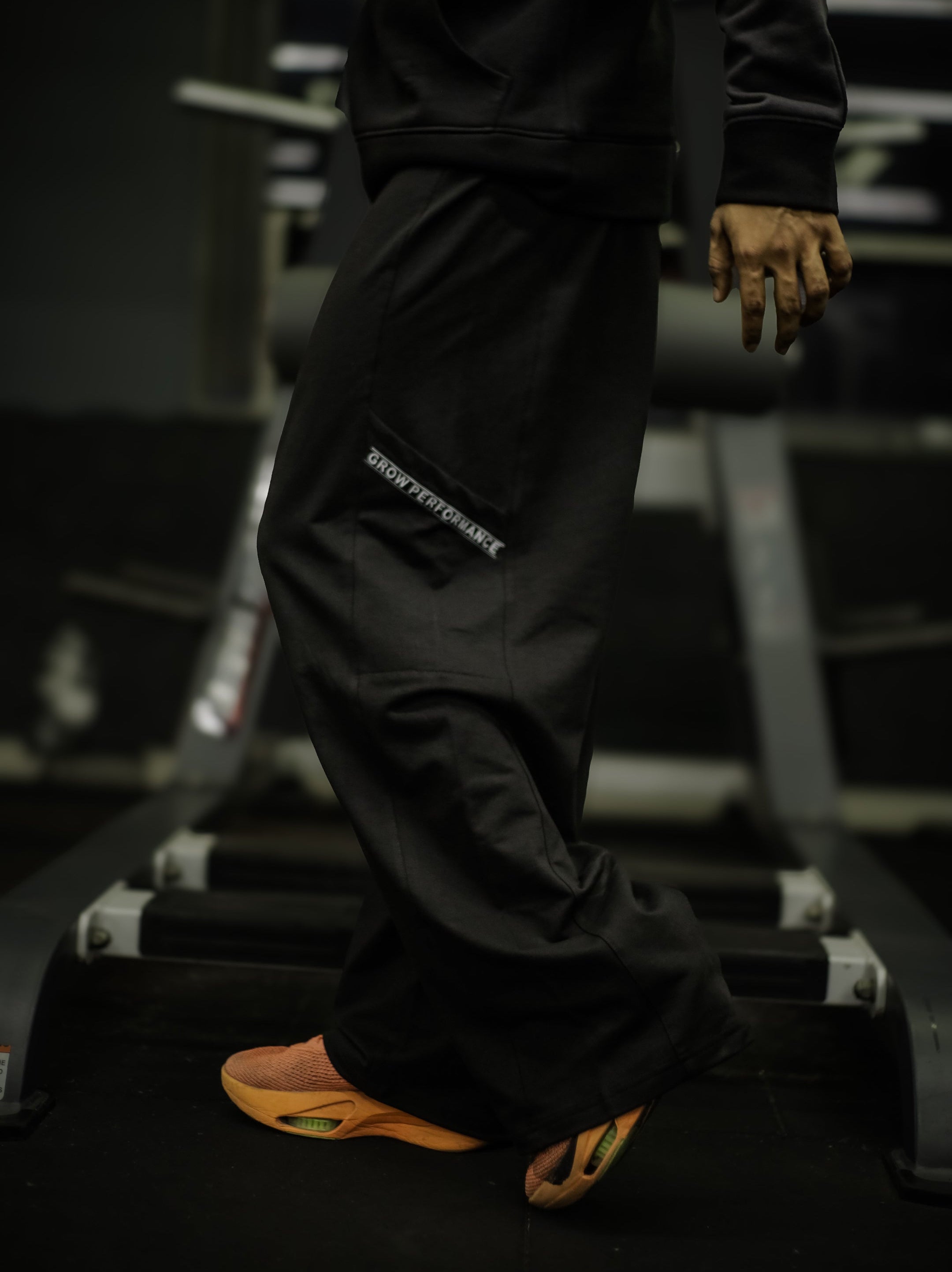 GROW Performance Wide Jogger Black