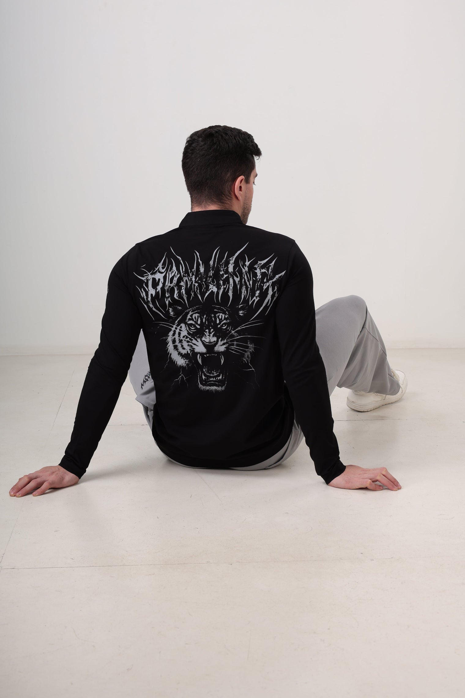 Wolf Quarter Zip T-Shirt (Cotton Feel) Black