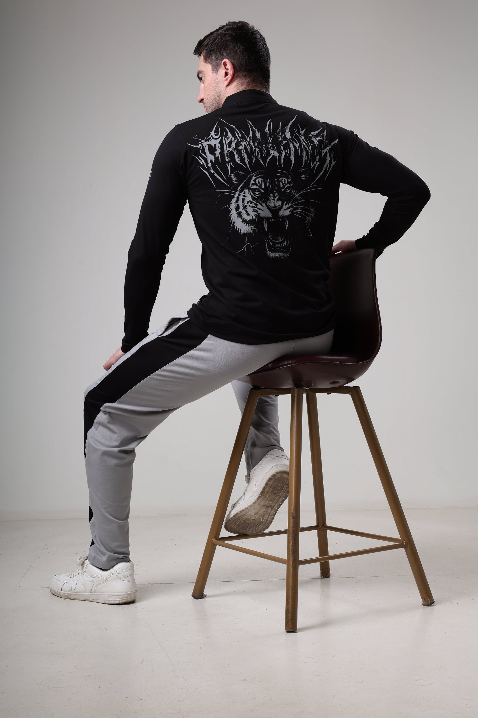 Wolf Quarter Zip T-Shirt (Cotton Feel) Black